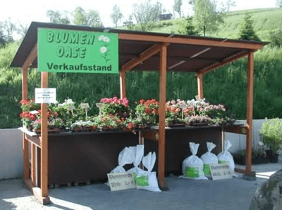 Saisonware am Blumenstand