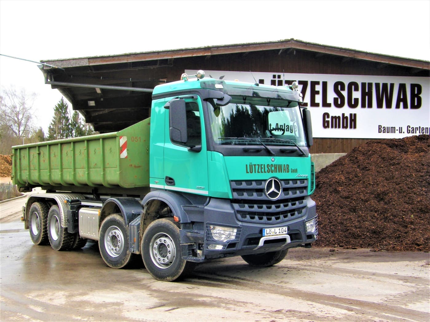 LKW mit Abrollwanne