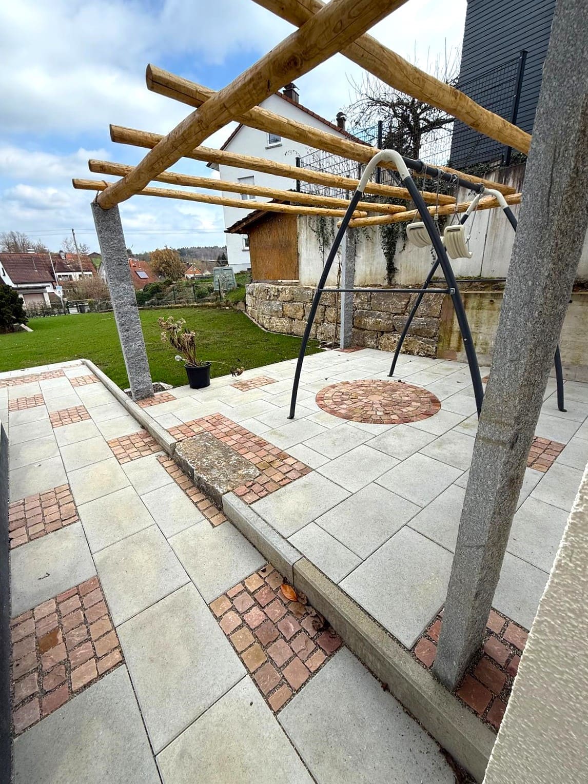 Holzterrasse im Garten