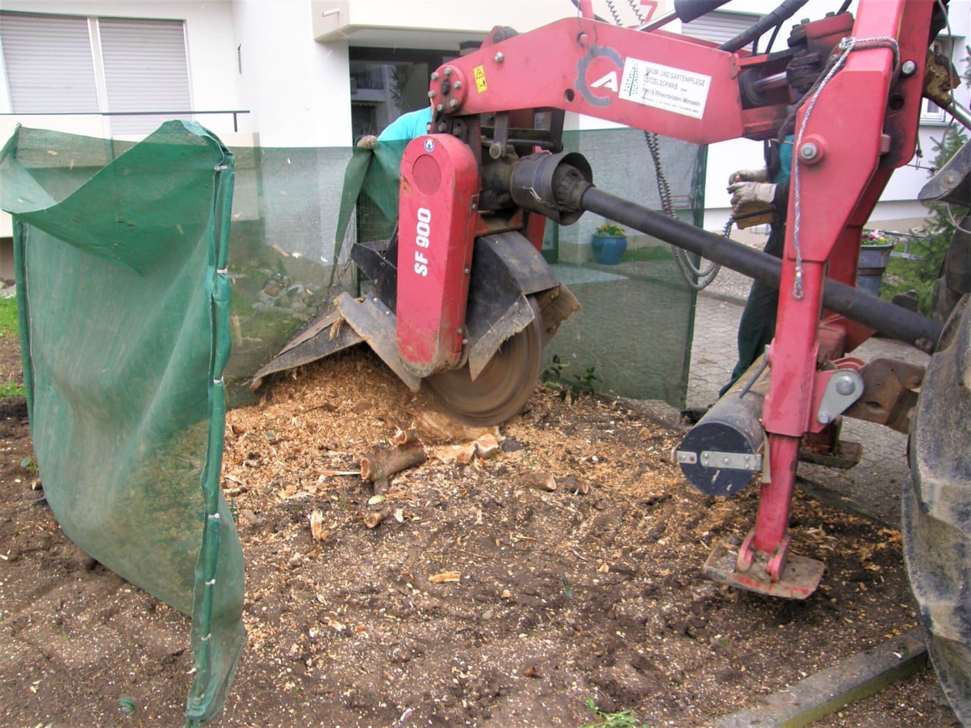Wurzelstockfräse im Einsatz