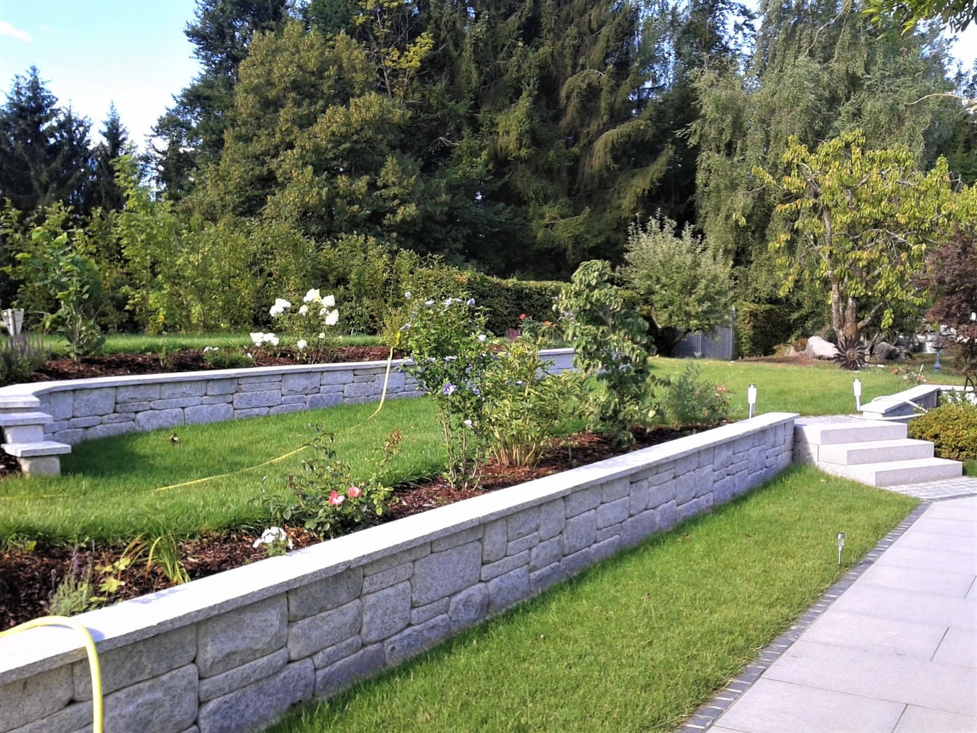 Gartenumgestaltung mit Mauerbau